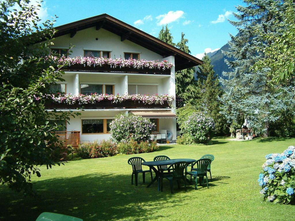 Gaestehaus Ahornblick Mayrhofen Ngoại thất bức ảnh