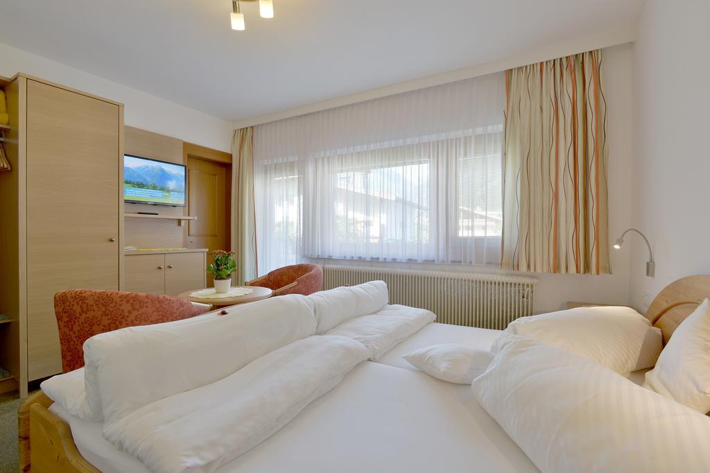 Gaestehaus Ahornblick Mayrhofen Phòng bức ảnh